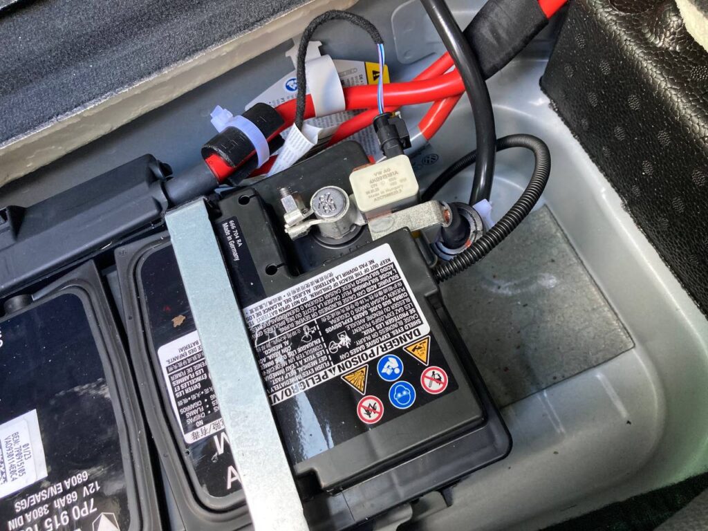 photo_2024-10-11_00-56-53 (2) Detailansicht der Motorinstallation für optimierten Luftstrom und Fahrzeugdynamik durch Strömungsoptimierung.