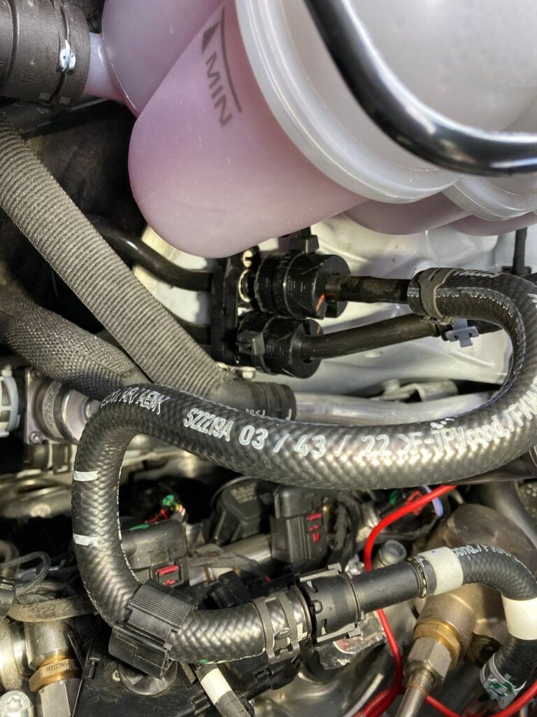 photo_2024-10-11_00-56-53 Motorkomponenten, die mit dem Strömungsoptimierungsgerät von 369Tech aufgerüstet werden, um sanfteres Fahren und bessere Kraftstoffeffizienz zu gewährleisten.